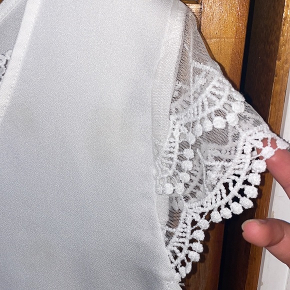 White lace crop top - Picture 3 of 3